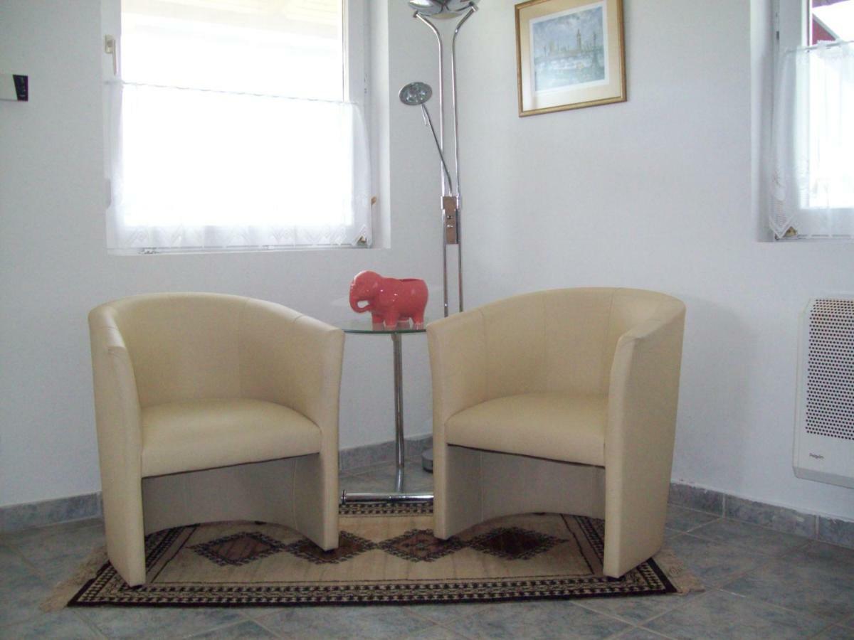 Ferienhaus Am Plattensee Balatonmáriafürdő Extérieur photo