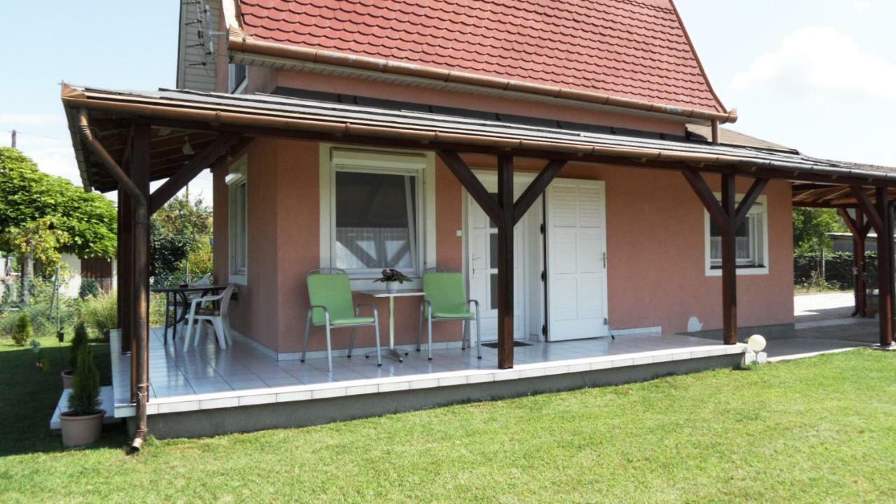 Ferienhaus Am Plattensee Balatonmáriafürdő Extérieur photo