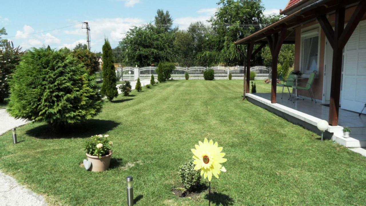 Ferienhaus Am Plattensee Balatonmáriafürdő Extérieur photo